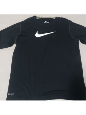Assorted youth /young men t shirts assorted brands size medium (Nike, vans)